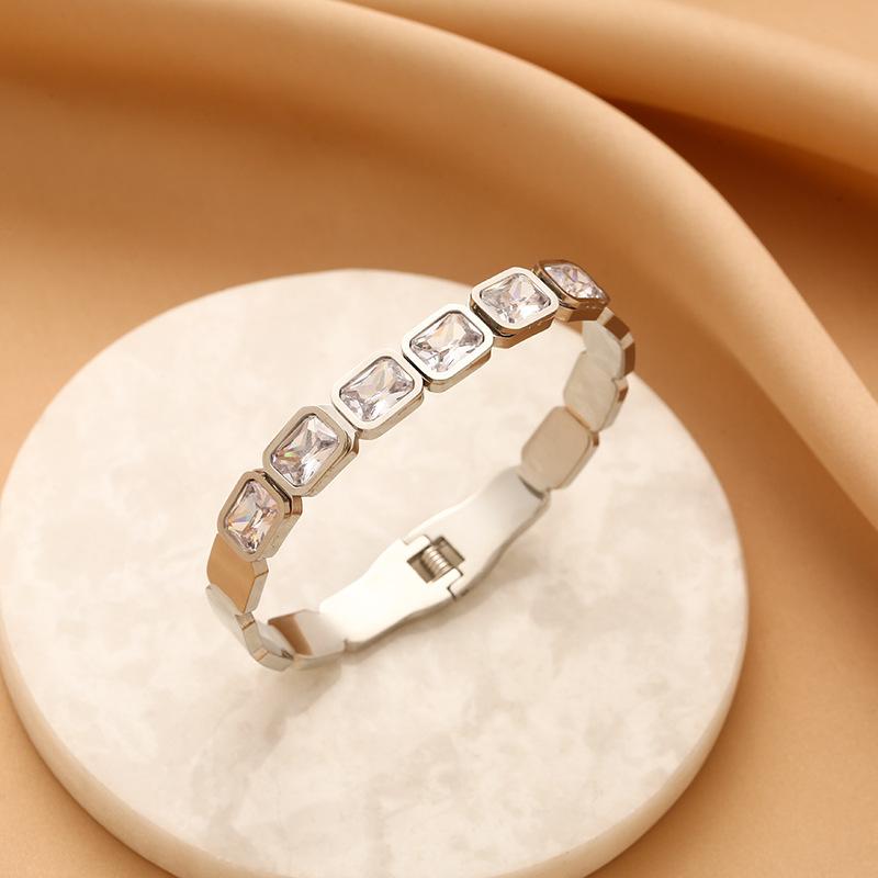 Bohemian Exquisite Gem Decorative Bracelets Suitable For Women To Wear And Dress For Summer Travel