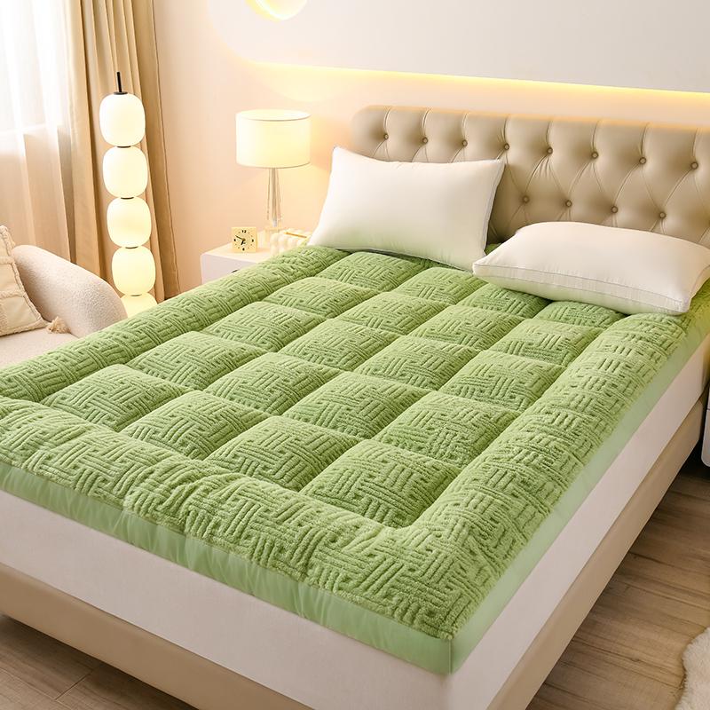 Super Soft Fluffy Fleece Mattress Topper Extra Thick Warm Plush Mattress Pad for Winter Queen Size Folding Camping Floor Mat