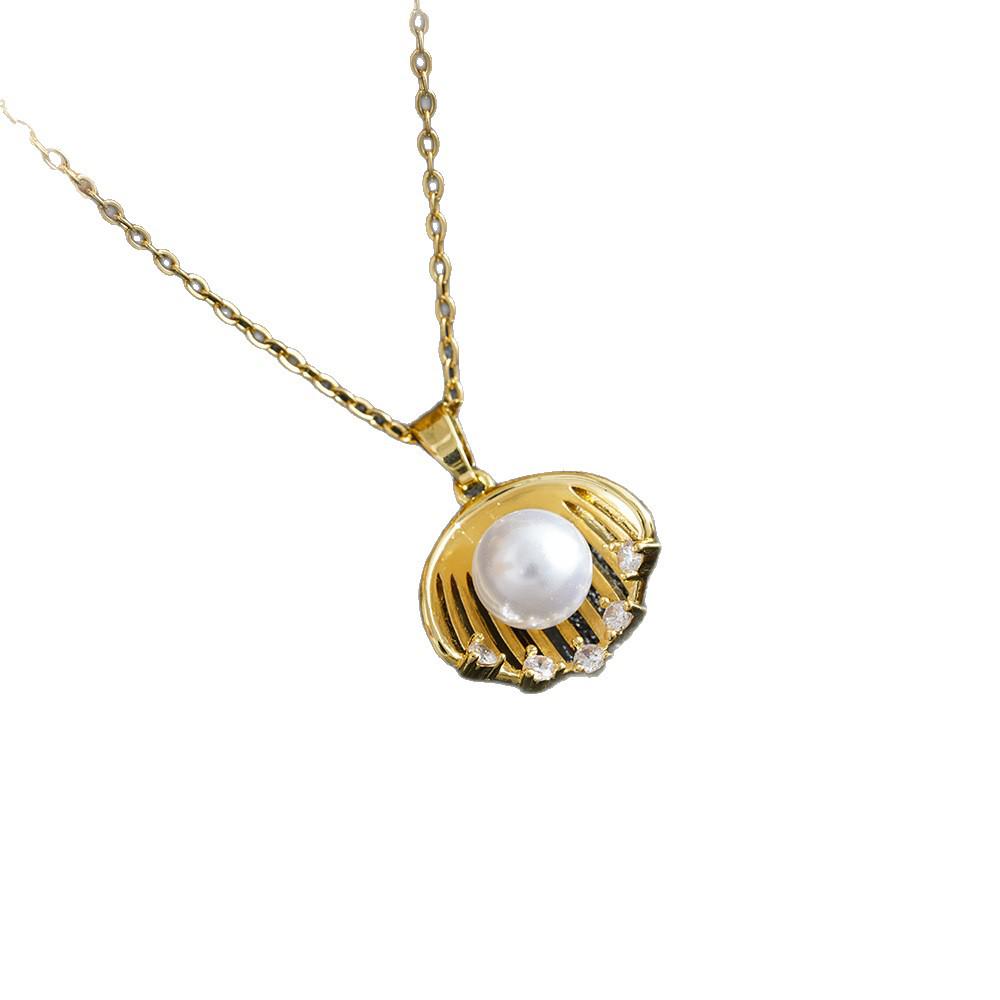 Pearl Seashell Necklace: Women's Elegant, Versatile Light Luxury Fashion Accessory
