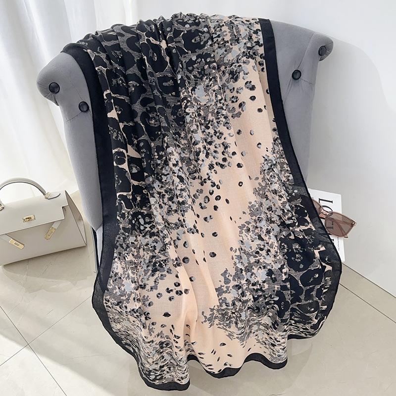 2025 New Retro Literary and Versatile Travel Photo Sunscreen Sunshade Shawl Air-conditioned Room Dual-purpose Cotton and Linen Scarf Women