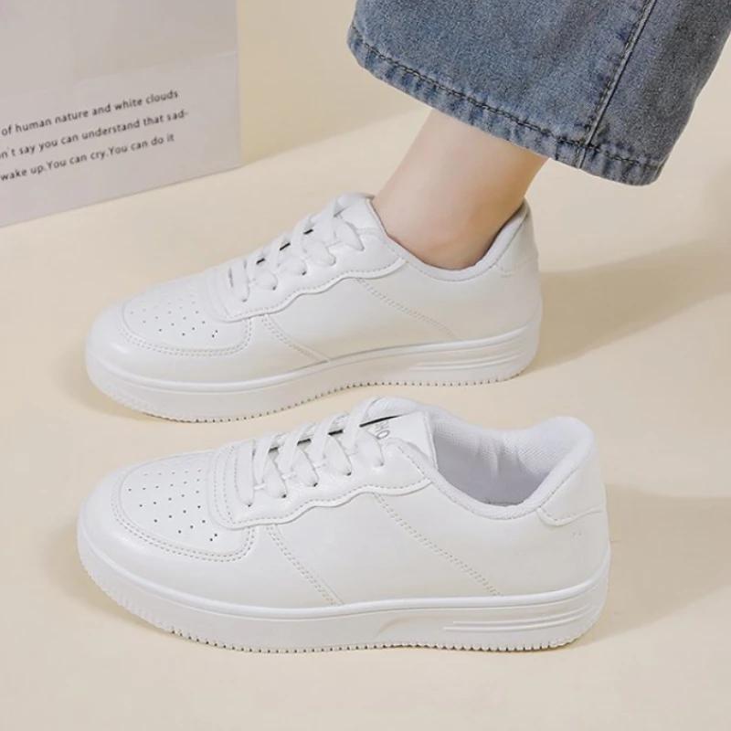 Zapatos planos blancos pequeños para mujer, calzado deportivo a la moda para trabajar y viajar, ligeros, primavera y otoño,