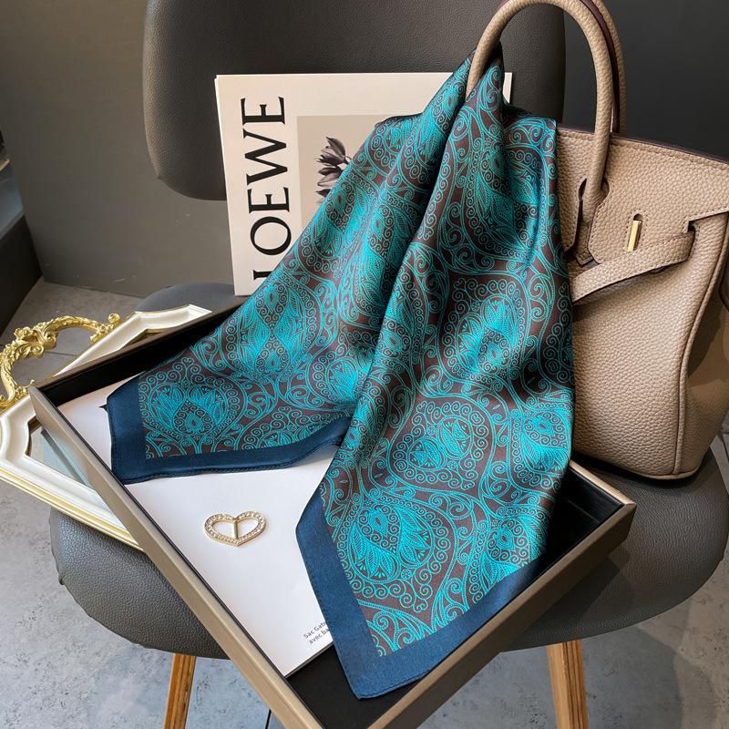 Bandanas Quadratisch 100% Seide Schal Damen Mädchen Stirnband Accessoires Taschentuch Halstuch Haarschal Modedruck Halstücher