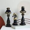 Elegant Schackstaty Drottning/Kung/Häst Dekorativ Resin Skulptur i Svart/Vitt för Hemkontor och Studierumsdekoration