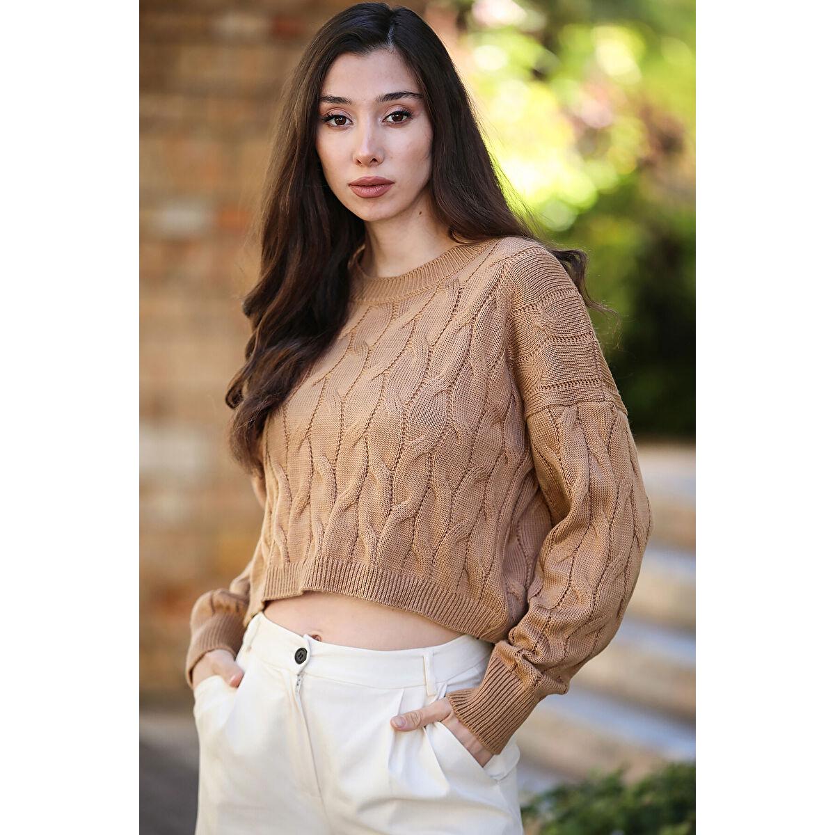 

Женский вязаный свитер черный