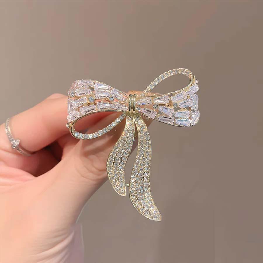 Elegant Pearl Brooch for Women's Suits - High-End Jewelry Pin