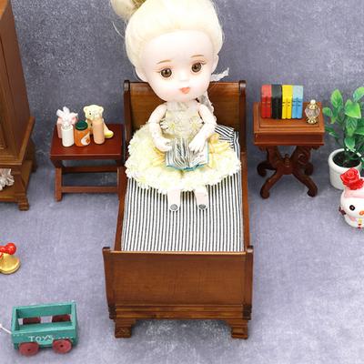 Miniaturní domeček pro panenky Jednolůžko Měřítko 1/12 Viktoriánský Vintage Nábytek Postel pro 15cm panenky Scéna ložnice Expozice
