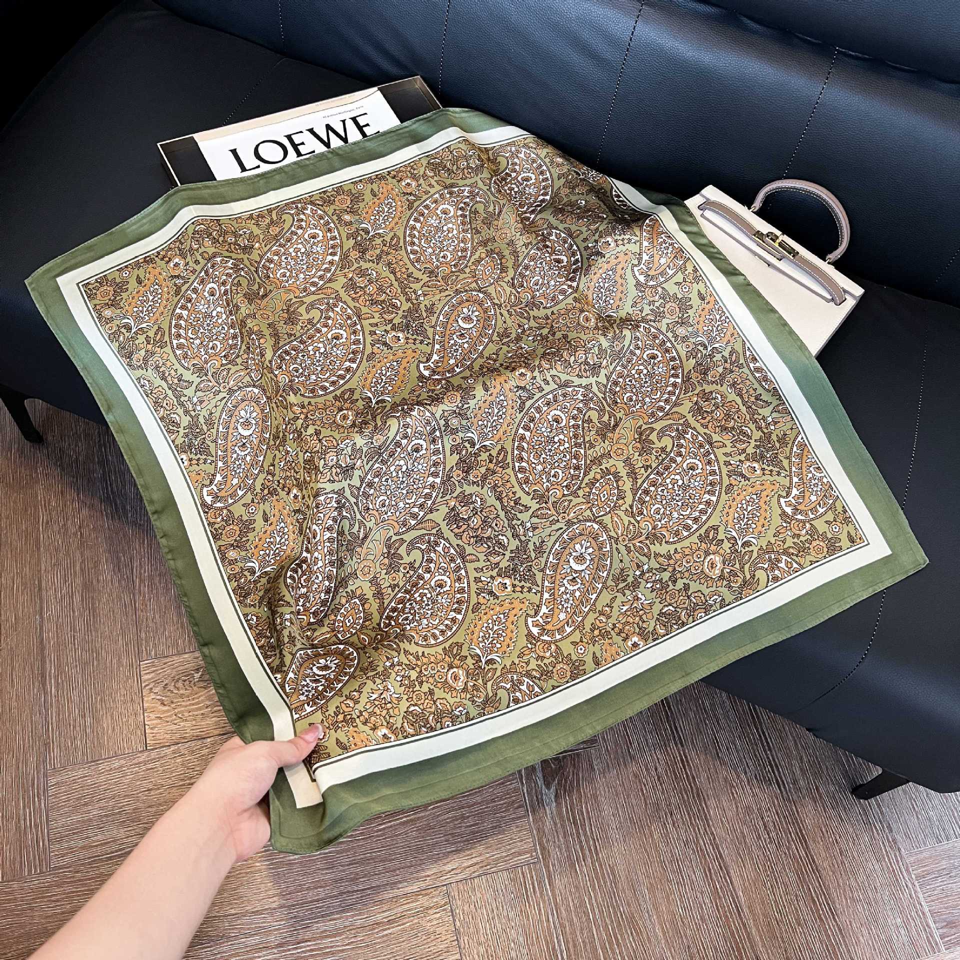 

Темно-зеленый квадратный шарф с принтом, простой цветочный узор, простой шейный платок из искусственного шелка, элегантная бандана, женские шарфы для головы 70x70cm