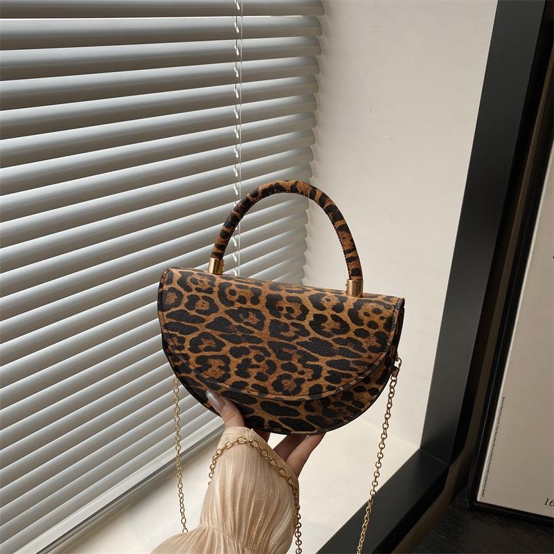 

Summer hot-selling women s bags, niche messenger bags, women s versatile simple red saddle bags, shoulder bags светло-коричневого