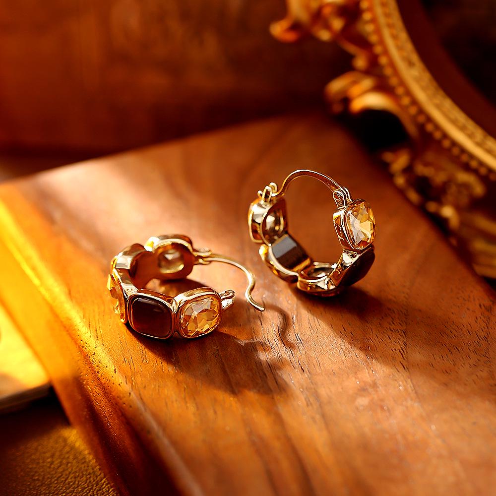 

Mauve Coffee-Colored Earrings: Exquisite Retro Style for Autumn & Winter.