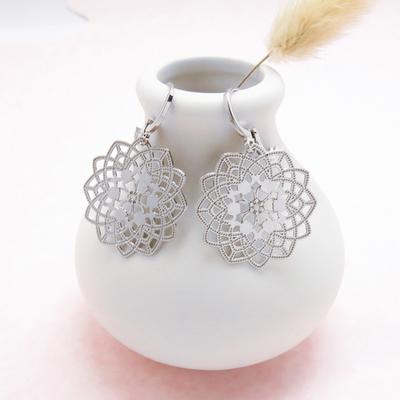 Retro Light Luxury High-end Flower Earrings Simple New Women's Earrings