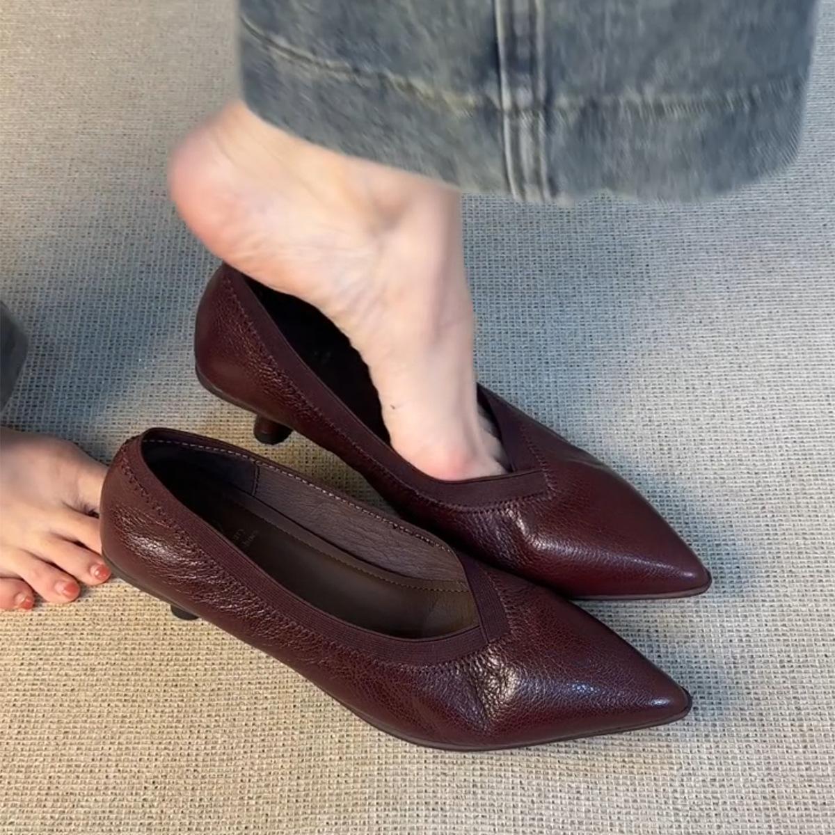 

Французские ретро туфли-лодочки с V-образным вырезом на шпильке женские остроносые темпераментные профессиональные универсальные туфли на высоком каблуке с одной педалью 35 бордовый