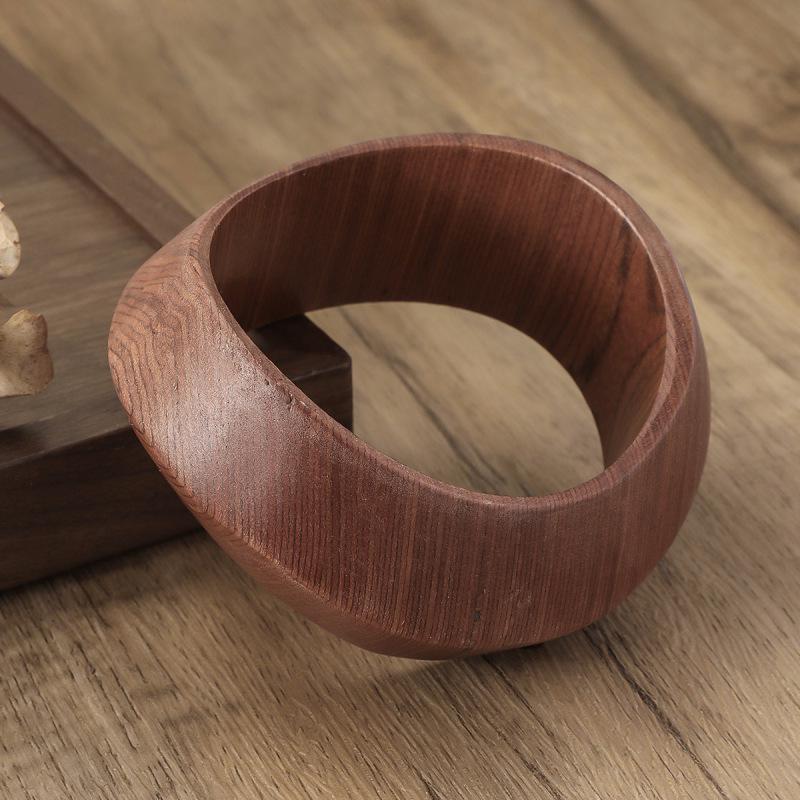 Vintage-Inspired Chinese Wood Grain Bracelet: Elegant, Versatile Hand Jewelry with a Niche Design Flair