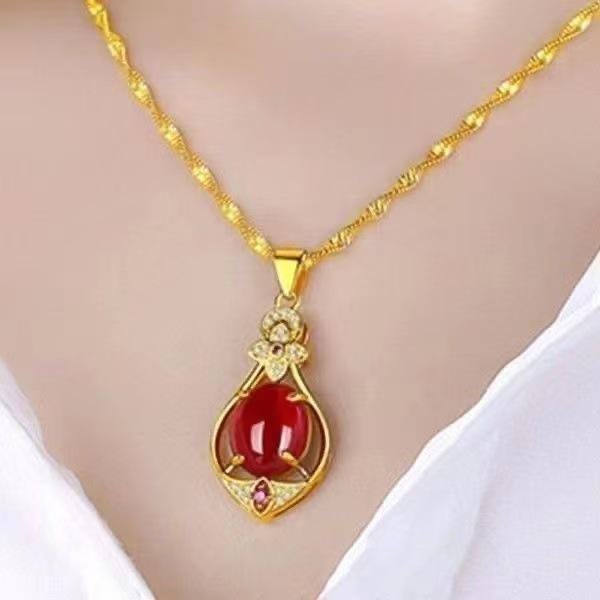 2026 Red Gold Four-Leaf Clover Necklace: Versatile Women s Fashion Jewelry with Water Wave Chain, Personalized Classic Style.