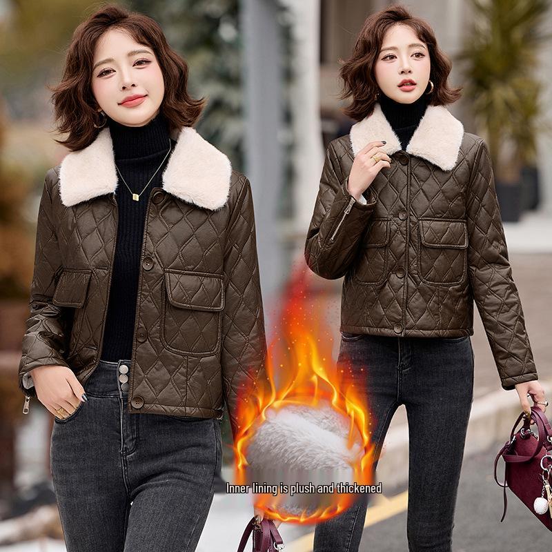 

Женская зимняя куртка из ПУ кожи с меховым воротником и флисовой подкладкой - Теплая, утолщенная, с большими карманами (Стиль ZH1156) L (55-60 kg) коричневый