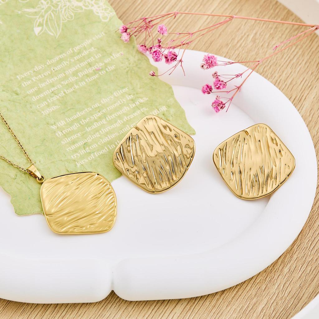 Exquisite Irregular Geometric Pattern Necklace & Earrings Set