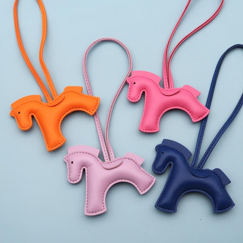 High-End Univerzální Přívěsek Mini Pony z PU Kůže Pro Ženy Vícebarevný Přívěsek na Kabelku Pony Příslušenství Přívěsek do Auta Dárek k Narozeninám
