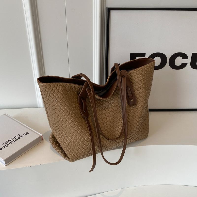 

Вязаная сумка большой вместимости женская 2025 новая ретро универсальная на плечо подмышку корейская версия портативная сумка-тоут хаки