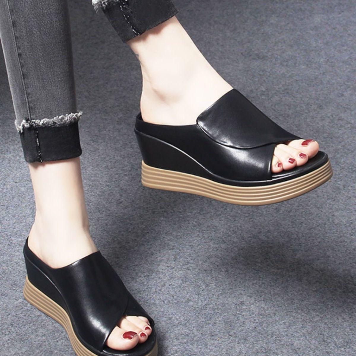 

Шлепанцы на толстой подошве женские 2025 новая летняя обувь в зарубежном стиле на высоком каблуке танкетке женские крутые шлепанцы женские сандалии 40 чёрный