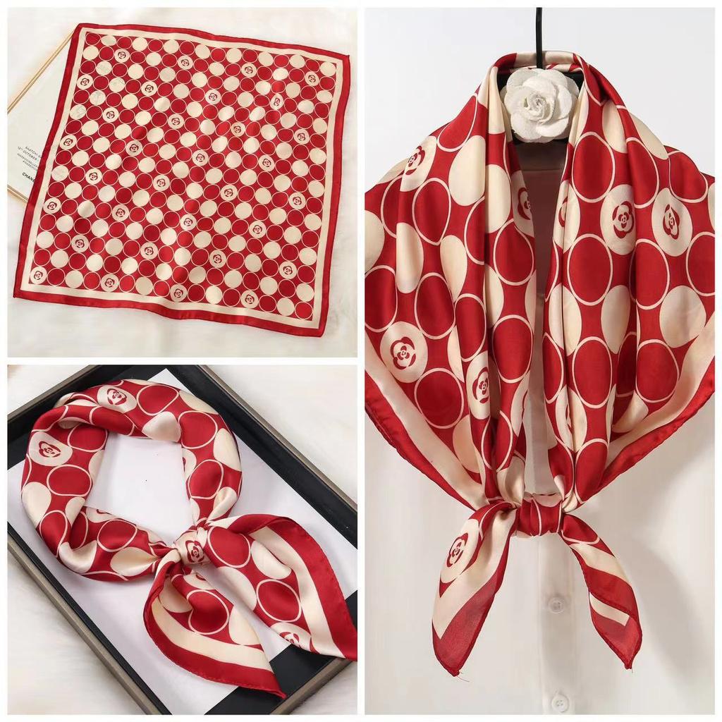 Eleganti Foulard di Seta da Donna Con Centinaia di Camicie, Assistenti di Volo, Decorazione Professionale, Protezione del Collo, Foulard, 70 Foulard Quadrati Piccoli.