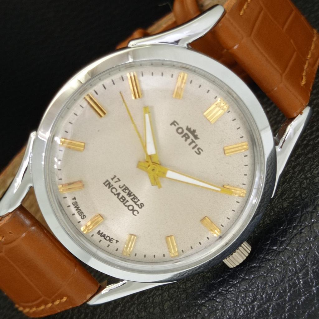 

VINTAGE HAND-WINDING SWISS MENS REFURBISHED SILVER COLOR DIAL WATCH a700969-5 R205a-a700969