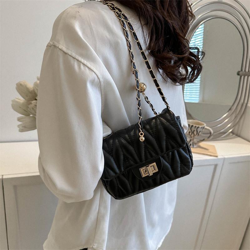 Stylish Minimalist Crossbody Bag With Lock Closure For Daily Commuting In Chic Colors