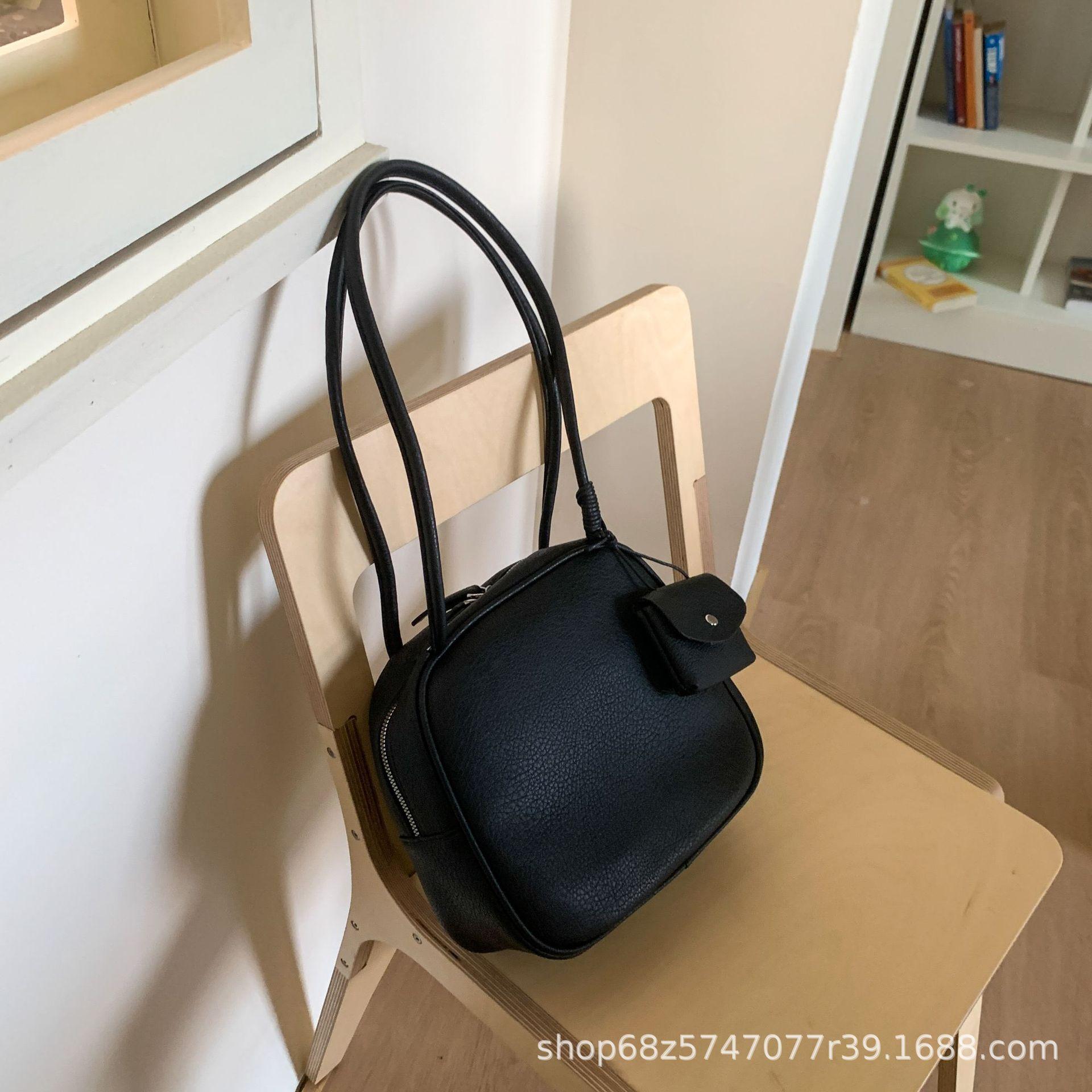 

Fashion underarm shoulder bag women s 2025 new bowling bag large capacity pillow bag niche simple commuter women s bag чёрный