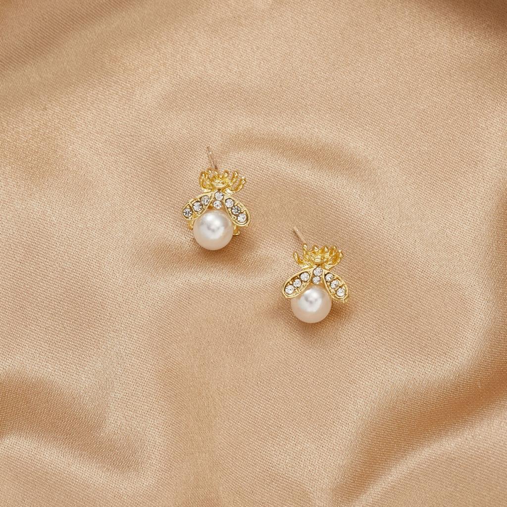 Light Luxury Simulated Pearl Bee Stud Earrings For Women Men Vintage Exquisite Zircon Honeybee Insect Animal Earrings Jewelry