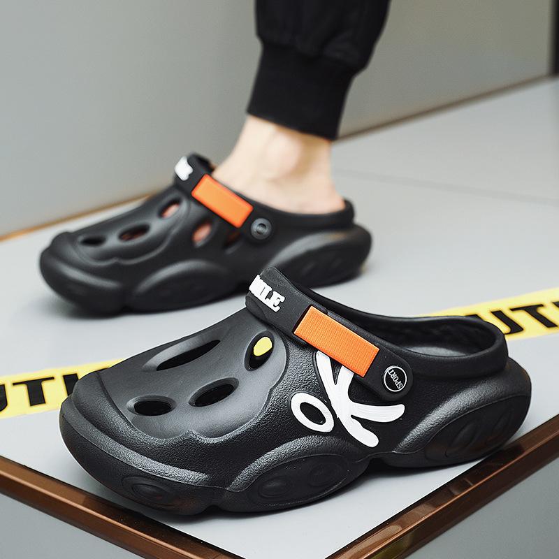 Two-wear hole shoes men's summer 2025 new outer wear trend, anti-skid beach thick-soled bag head slippers