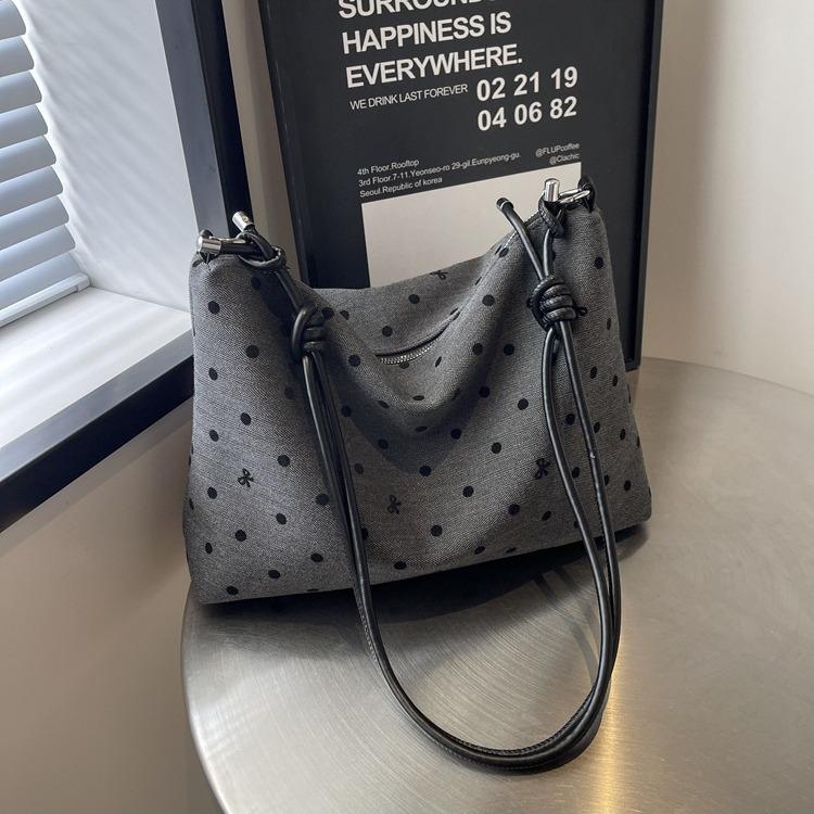 

2024 Новая литературная нейлоновая сумка с бантом в горошек, большая вместимость, повседневная универсальная сумка через плечо для поездок на работу