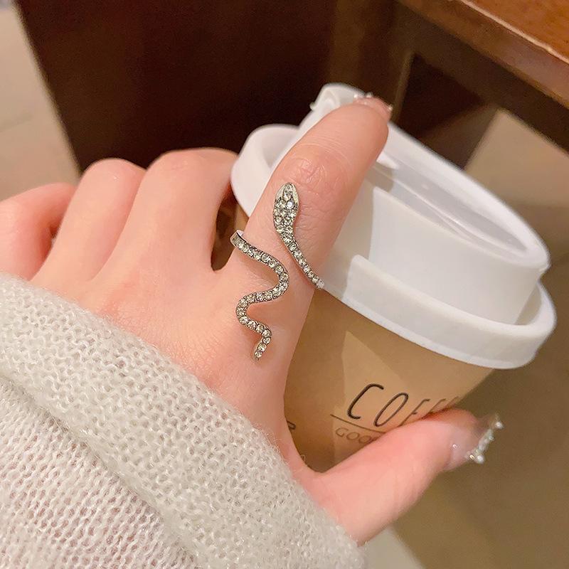 Flash diamond serpentine open ring, female design sense, personality, index finger ring, year of the snake, natal year jewelry open adjustable