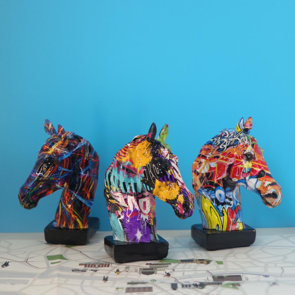 Colorful Graffiti Horse Head Figurine Modern Graffiti Art Animal Statues Home Office Living Room Desktop Wine Cabinet Decoration