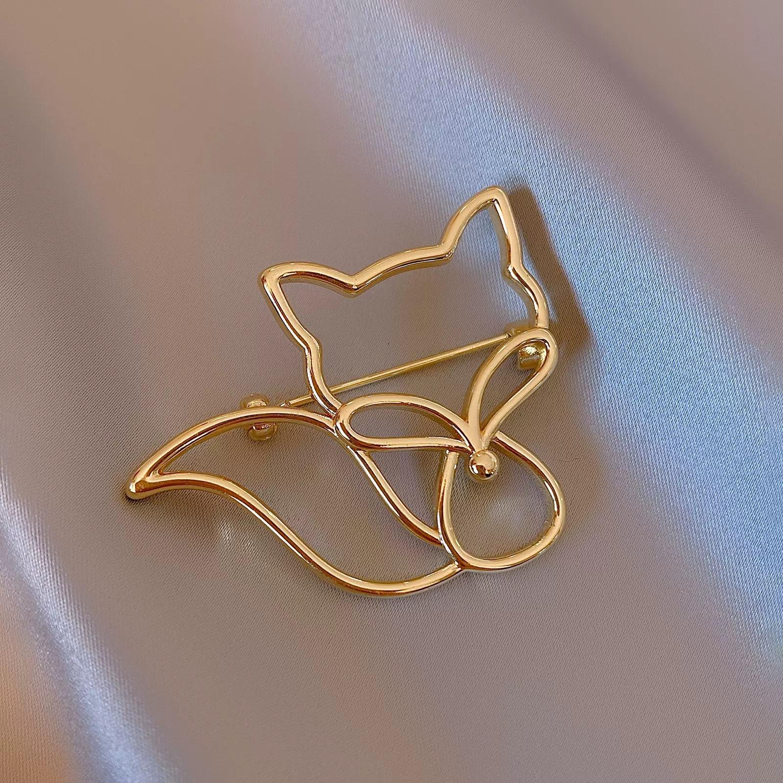 

Золотая полая брошь в виде лисы, высококачественная женская булавка для костюма, аксессуары, интернет-знаменитость, артефакт, ювелирные изделия