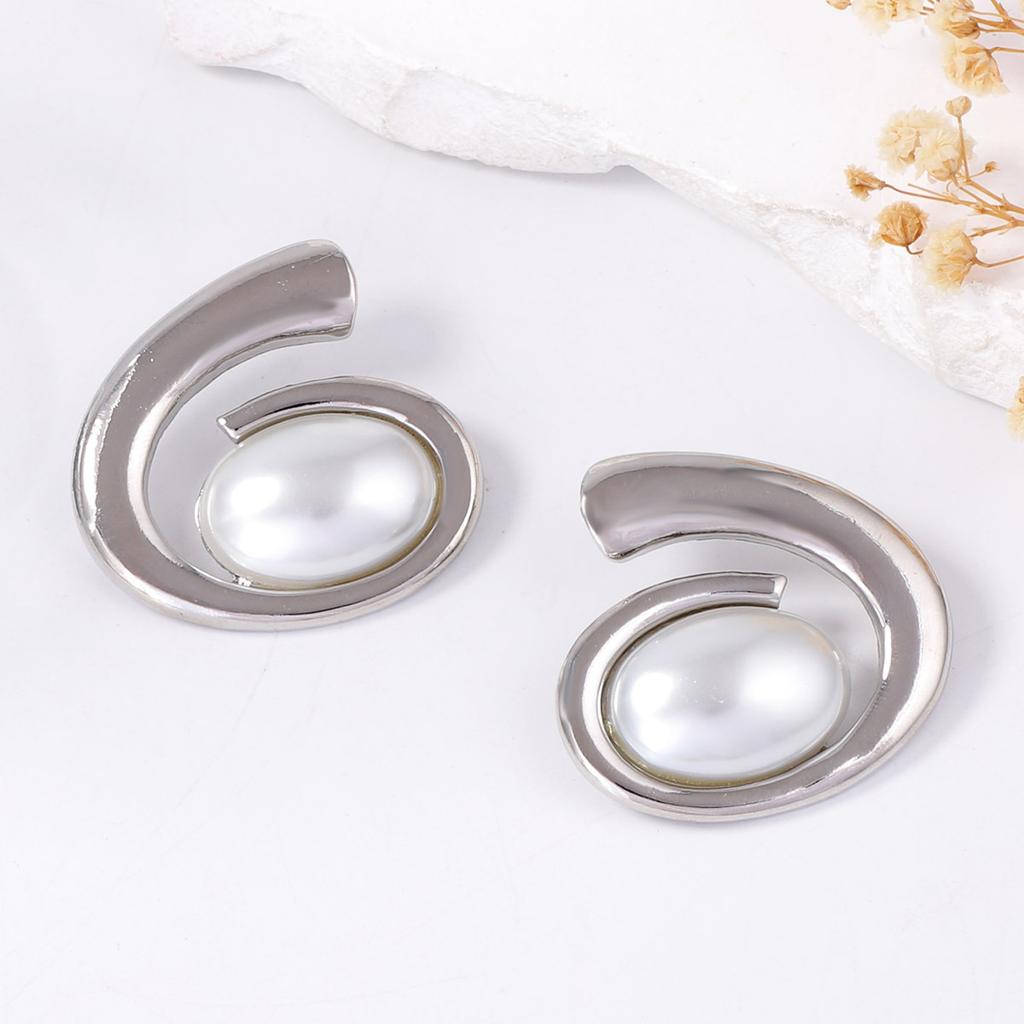 Fashionable and trendy alloy geometric spiral imitation pearl ear studs, retro, individual and exaggerated design sense earrings