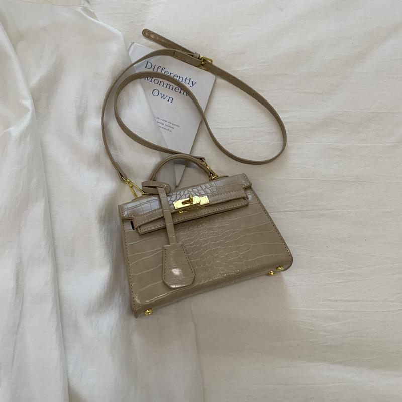 Korean version of fashionable niche stone pattern bag 2025 autumn new texture handbag retro fashion messenger bag bag