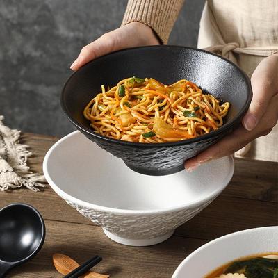 8-calowa ceramiczna japońska miska na ramen i makaron - Design z stożkową pokrywką, Idealna do zup, Duża pojemność do użytku domowego lub komercyjnego