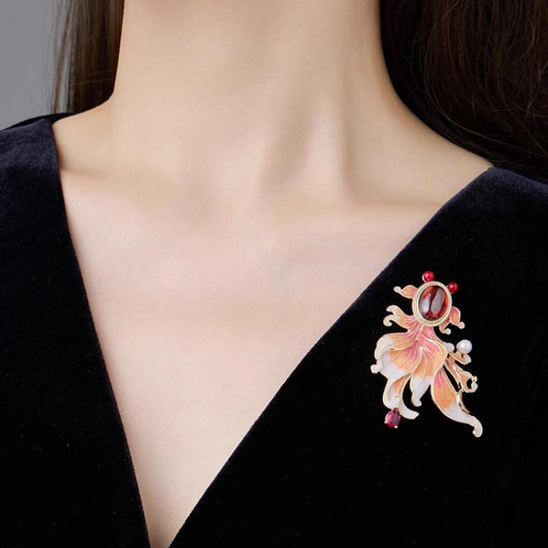 Chinese-style Koi Brooch, High-end Women's Exquisite and Individual Enamel Brooch, Niche Design Sense Brooch