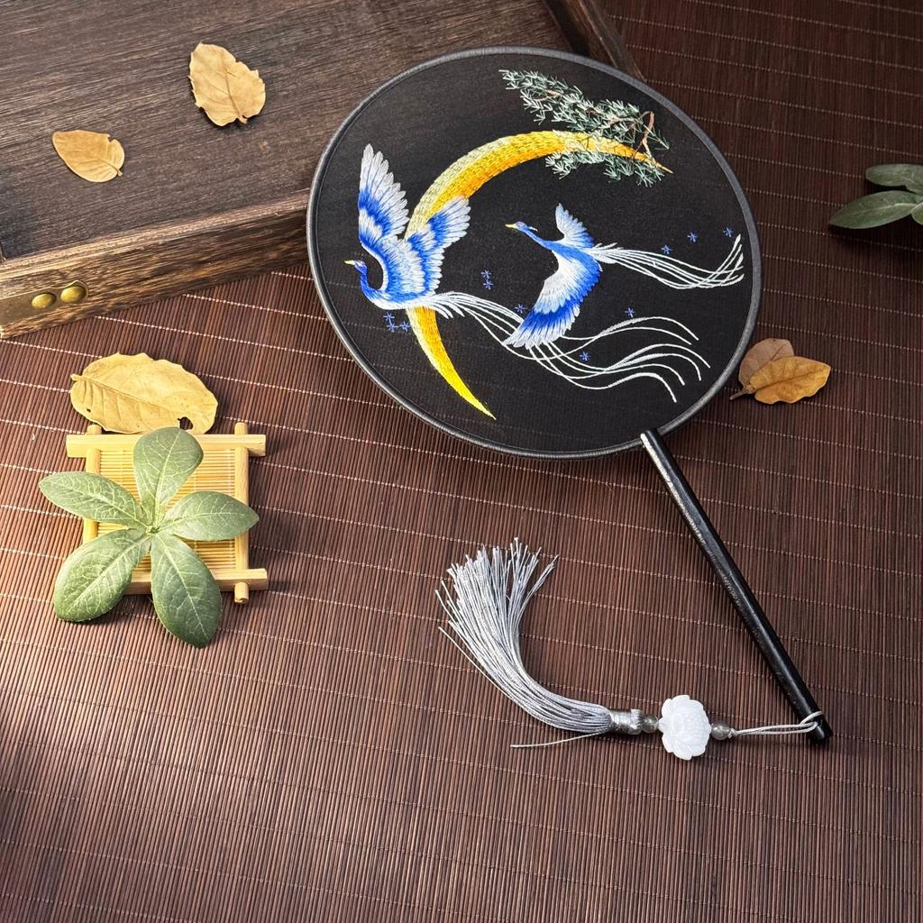 Chinese Style Eight Petal Embroidery Round Fan with Wooden Handle Portable Printed Vintage Fan Dance Wedding Favors