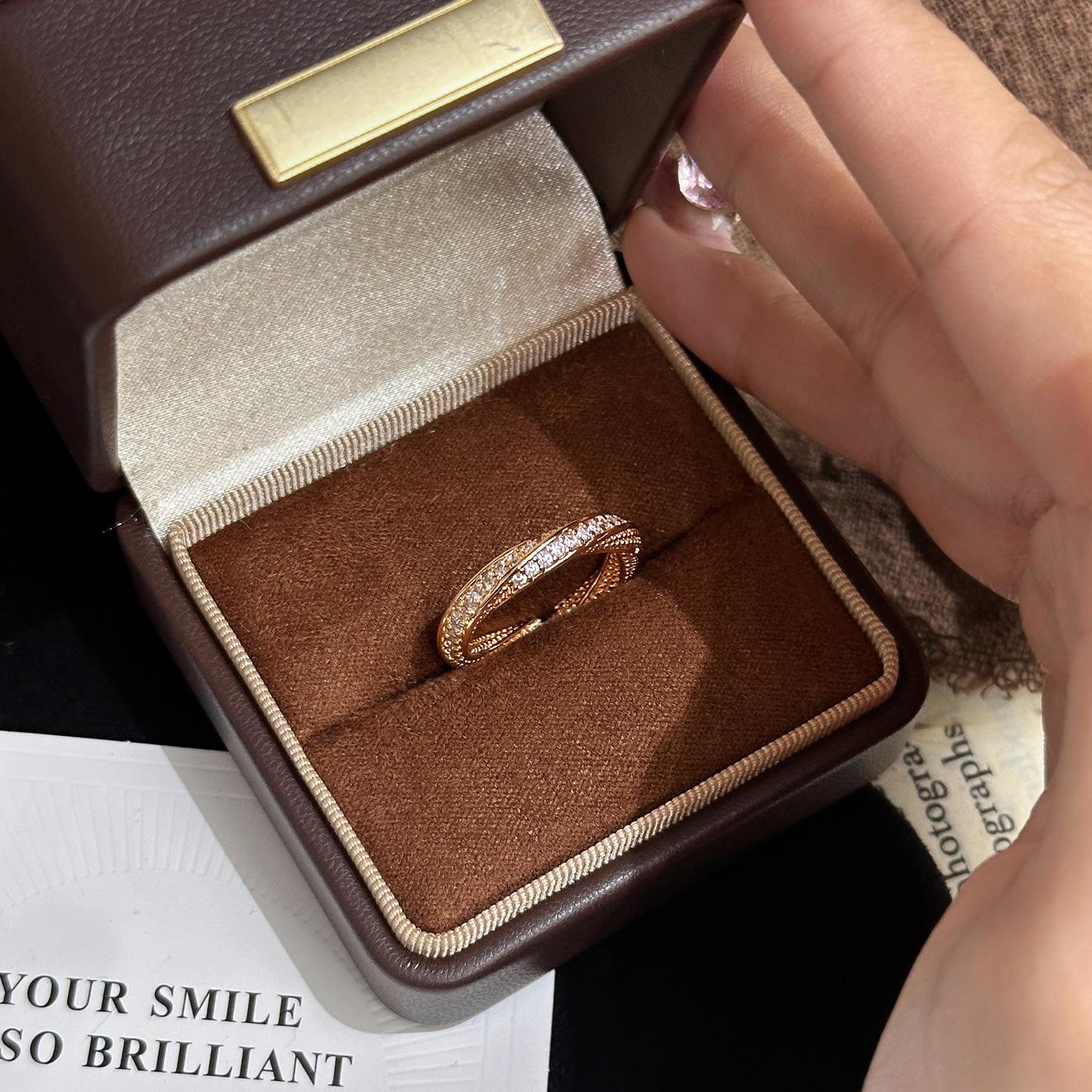 

Court style retro point diamond kink Mobius ring commuter versatile exquisite design index finger ring золотий