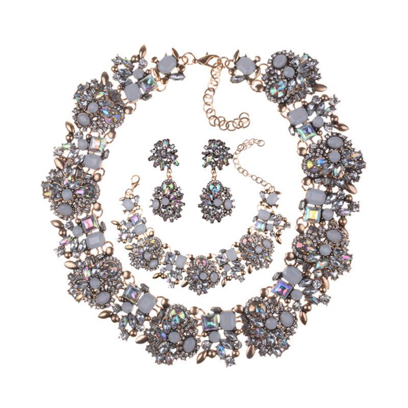 2026 jewelry set, European and American fashion alloy diamond-encrusted necklace, earrings, bracelet, three-piece set. 43+7CM