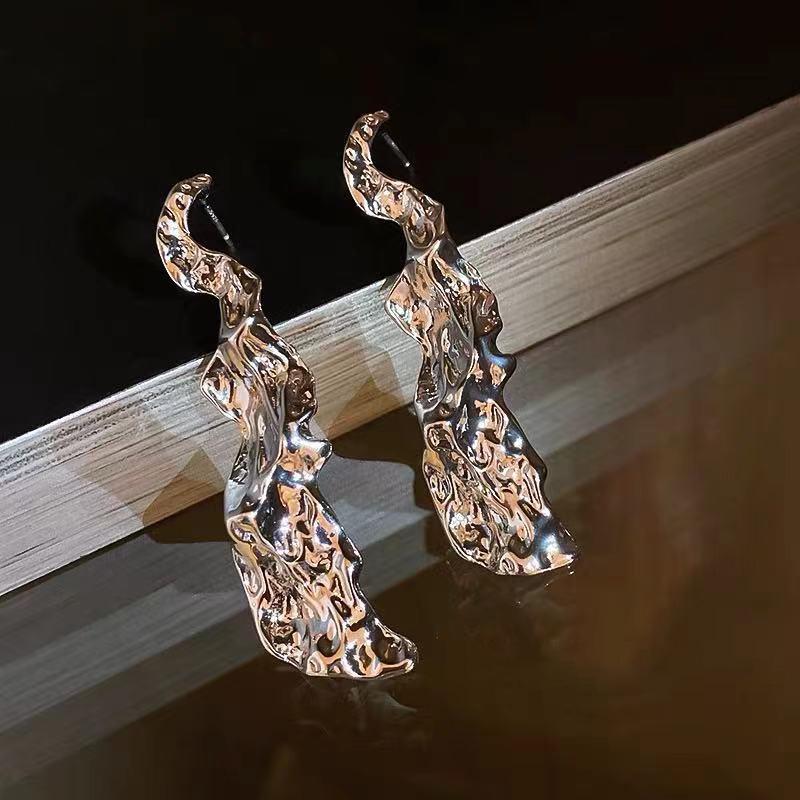 Elegant French Niche Dark Tin Foil Irregular Pleated Metal Earrings for Women