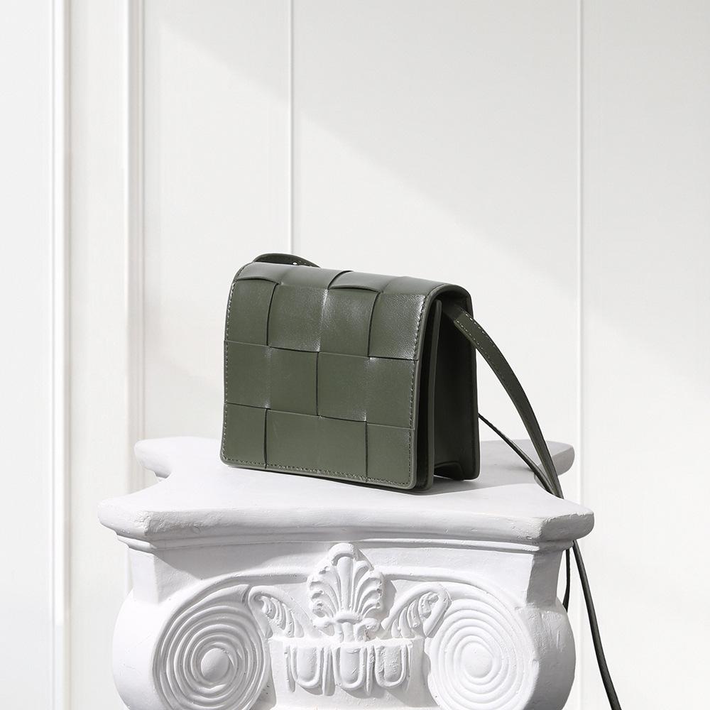 2026 Nuova borsa intrecciata in pelle di pecora fatta a mano borsa a tracolla singola obliqua versatile a dodici scomparti borsa da donna di alta gamma all'ingrosso