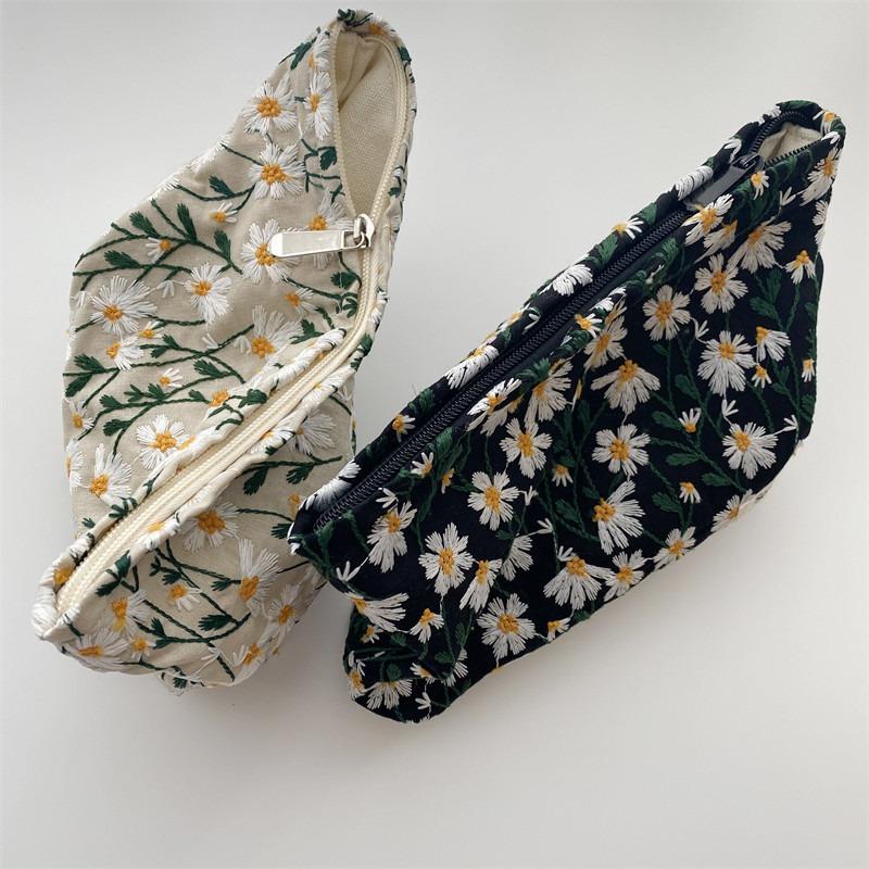 Large Capacity Daisy Embroidered Makeup Bag for Women Zippered Toiletry Bag Compartments Travel Cosmetic Organizer