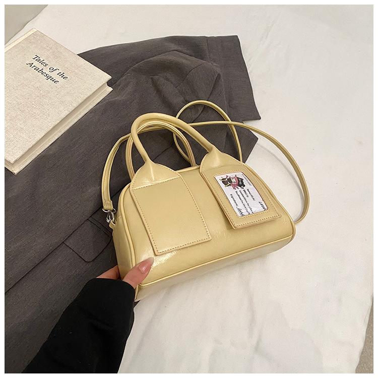 Retro handbag women's spring and summer new niche fashion versatile messenger pillow bag