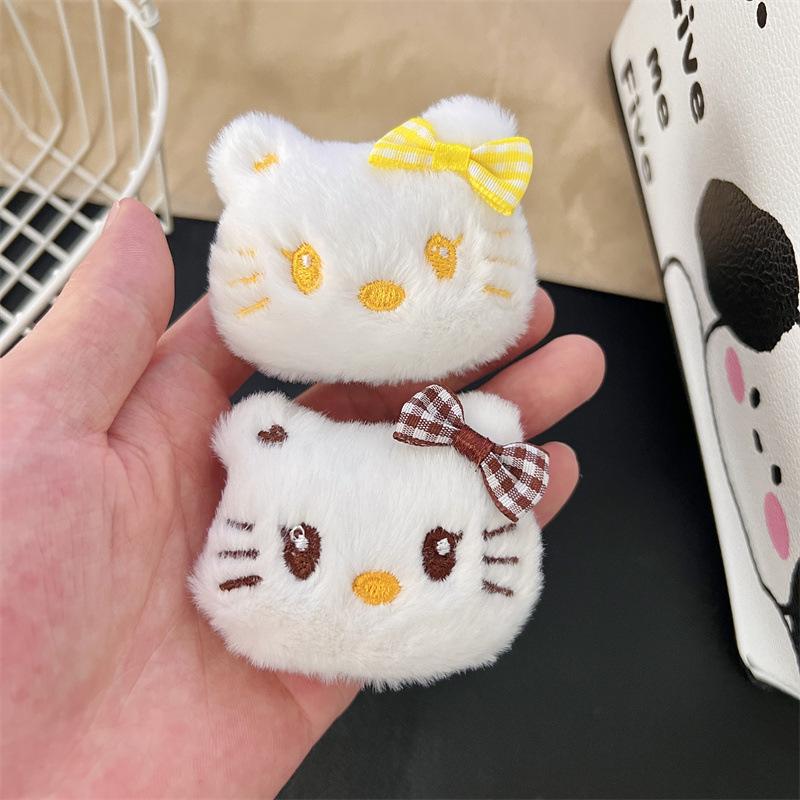 Cute Small KT Cat Plush Doll Brooch for DIY Clothing, Bags, Shoes, and Socks Decoration