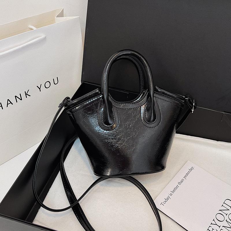 

Премиальная текстура портативная маленькая сумка-ведро женская 2025 новая простая сумка иностранный стиль мини сумка через плечо