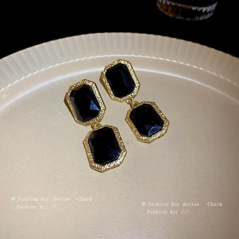 Medieval vintage jewelry European and American exaggerated geometric crystal necklace retro collarbone chain high-end item decoration