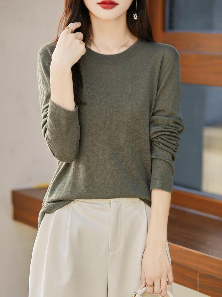 Women's Minimalist Wool Pullover - Thin, Round Neck, Long Sleeve, Loose Fit