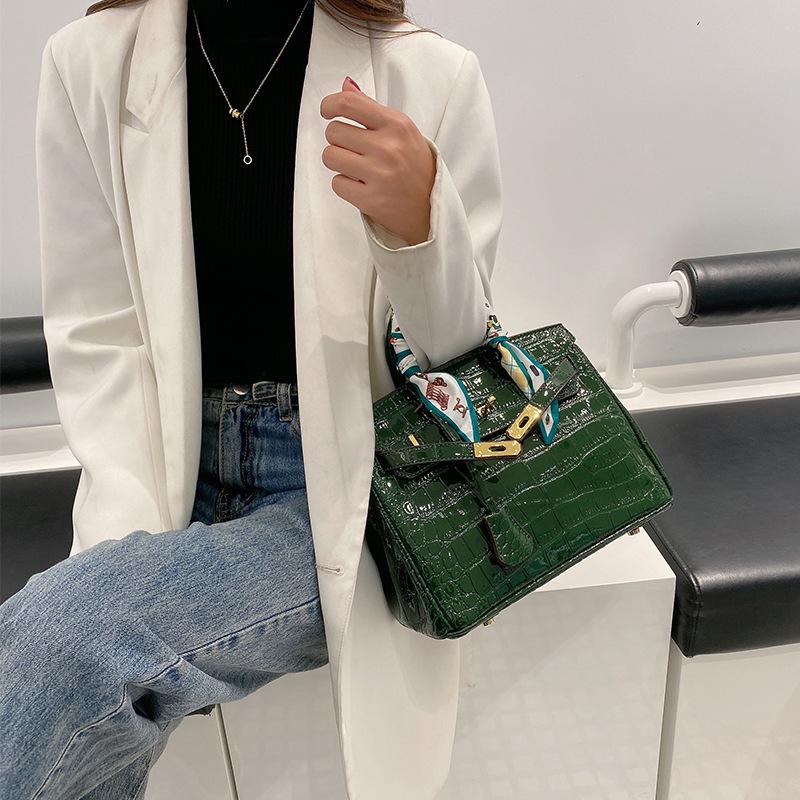 

2025 Сумка из платины с узором крокодила: Высококачественный, большой вместимости (30см), На плечо и через плечо (25см) 30