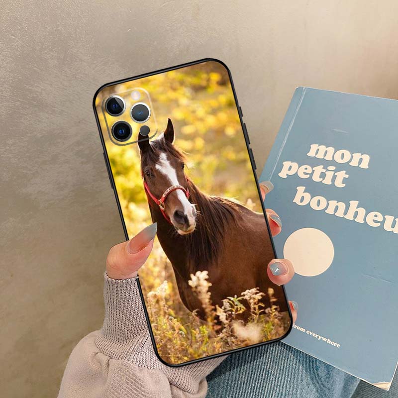 Beautiful Elegant Brown Horses Case For iPhone 17 Air 14 16 15 11 12 13 Pro Max 12 mini XR 15 16 Plus 16e Back Cover Shell