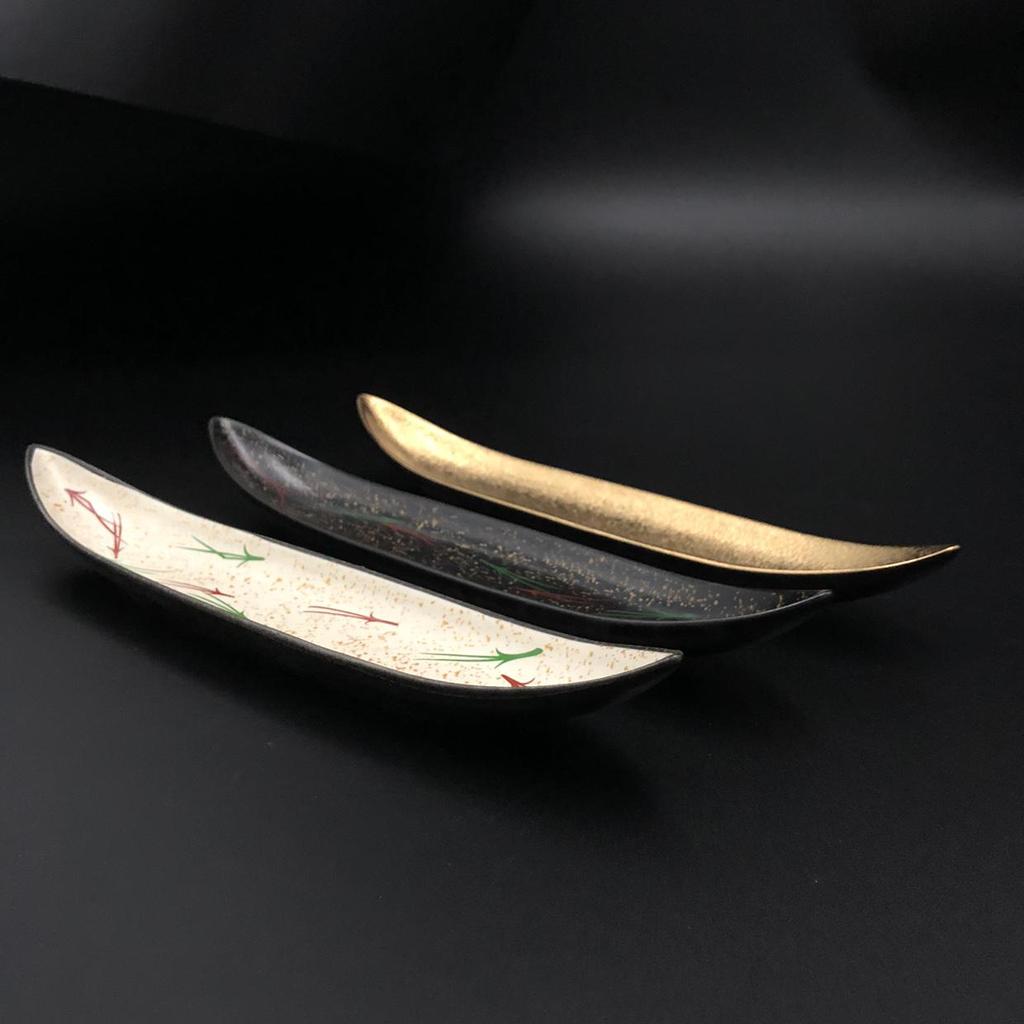 Leaf-Shaped Japanese Sushi Plate - Creative Underglaze Ceramic Dish for Restaurants
